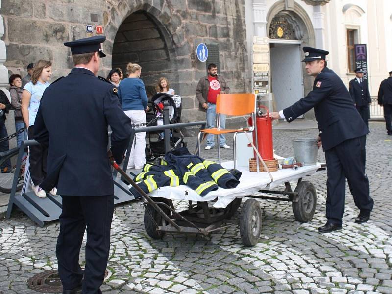 Hasičská a motorkářská svatba v Klatovech