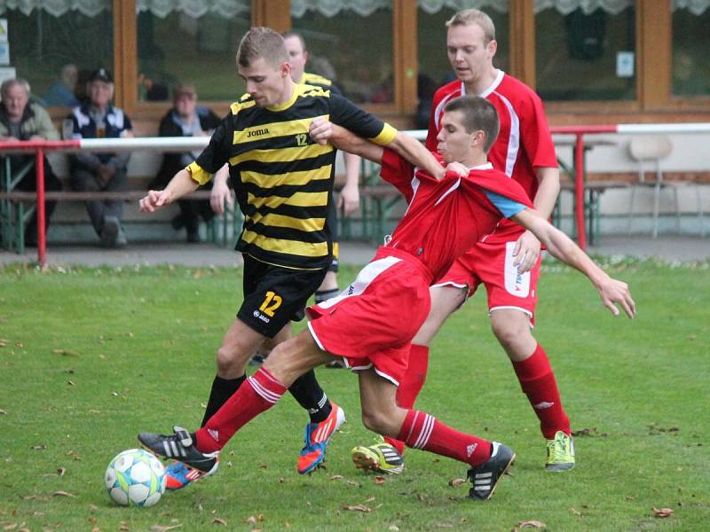 Krajský přebor: Luby (v červeném) - Chotíkov 2:2.