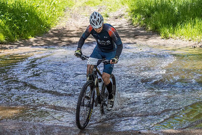 Author Král Šumavy MTB 2022 - přejezd brodu v Nemilkově.