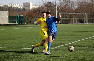 Fotbalisté SK Rapid Psáry (na archivním snímku hráči ve žlutých dresech) zvládli úvodní utkání jara vítězně, Dolnobousovský SK deklasovali 5:1. 