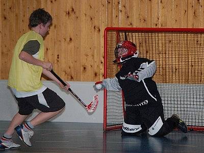 4. Amatérská florbalová liga pořádaná Domem dětí a mládeže Klatovy pokračovala předposledním kole v tělocvičně Masarykovy základní školy v Klatovech. V utkání kategorie základních škol převálcovali Šmatláci THC Klatovy 21:3.