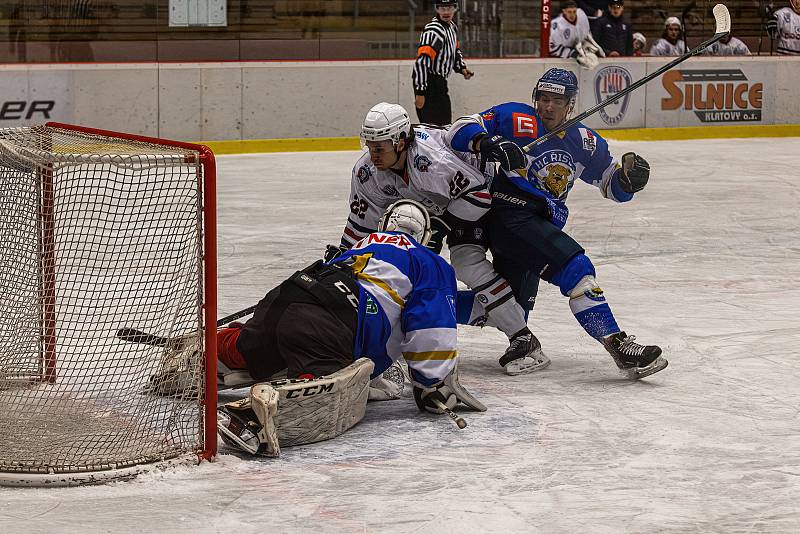 2. liga, skupina Západ (3. kolo): SHC Klatovy (na snímku hokejisté v bílých dresech) - HC Řisuty 6:3 (3:0, 1:1, 2:3).