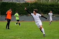 I. A třída Středočeského kraje U15, 10. kolo: SK Slavia Jesenice (na snímku fotbalisté v bílých dresech) - SK Rapid Psáry 9:1 (5:0).