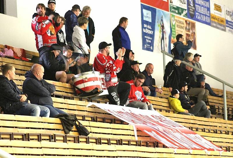 SHC Klatovy (červení) - HC Stadion Cheb 3:0.