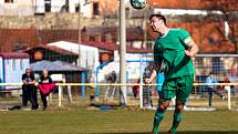 Fotbalisté TJ Pfeifer Chanovice (na archivním snímku hráči v zelených dresech) remizovali ve 22. kole I. B třídy s Blovicemi 1:1. Na penalty vyhráli hosté.