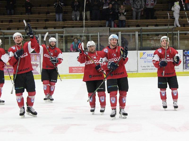 2. liga 2016/2017, osmifinále play-off: SHC Klatovy (červené dresy) - HC Lední Medvědi Pelhřimov 8:3