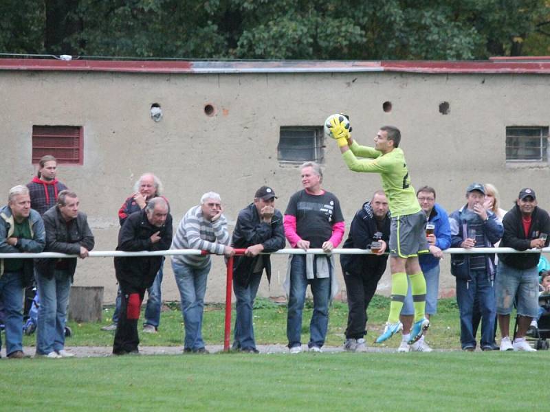 Krajský přebor: Luby (v červeném) - Chotíkov 2:2.