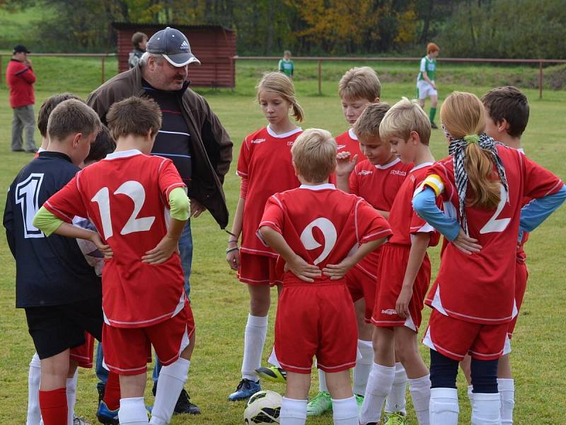 Okresní přebor mladších žáků: Pačejov (v červeném) - Bolešiny 3:2.