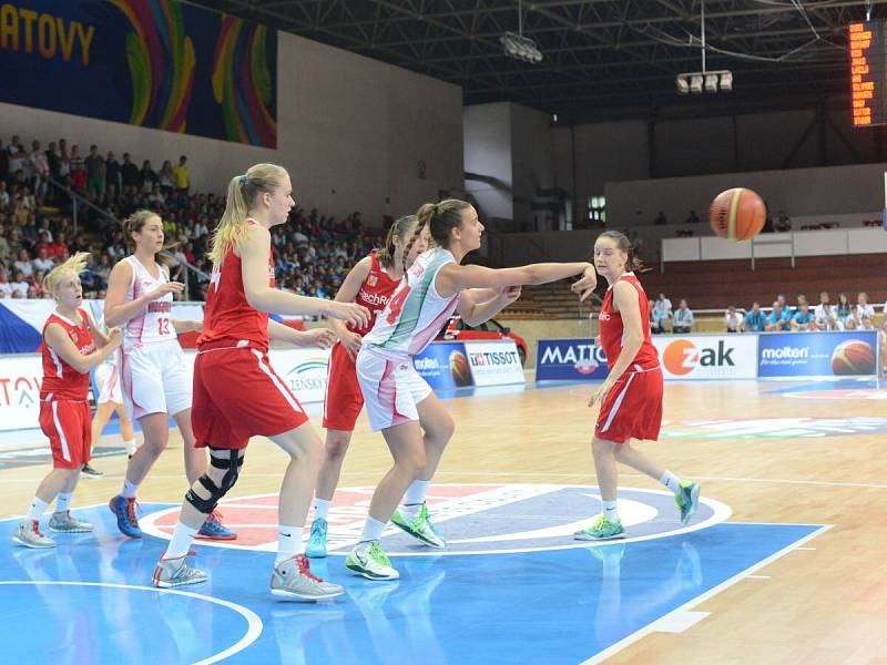 České reprezentantky podlehly v neděli na MS do 17 let Maďarkám v prodloužení 85:88.