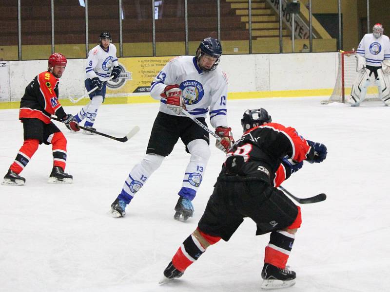 Okresní přebor Strakonicka: TJ Start Luby (černooranžové dresy) - TJ Sušice 2:6