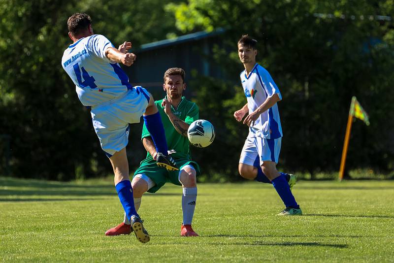 Z archivu: Fotbalisté TJ Žichovice (zelení) zůstávají na poslední příčce.