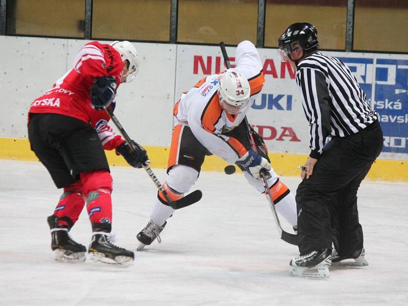 Hokejová příprava: HC Klatovy (v červených dresech) - Králův Dvůr 10:3.