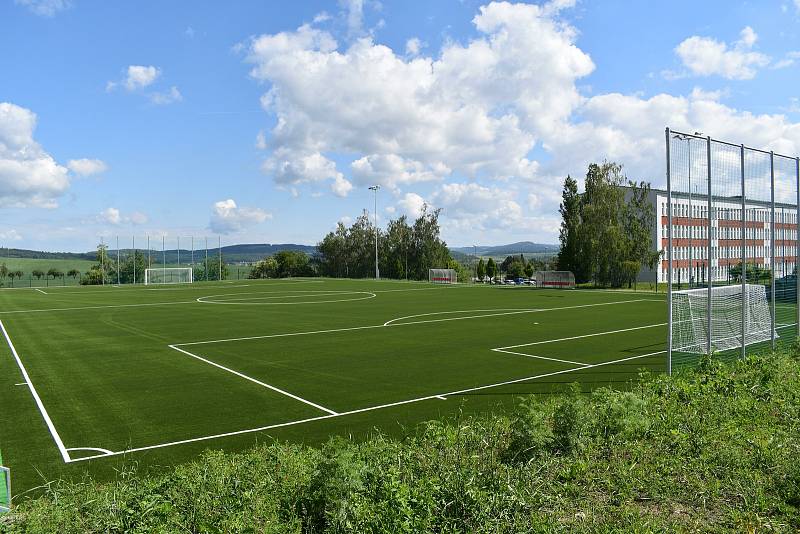 Nové fotbalové hřiště s umělou trávou v Klatovech. Zasloužil se o něj zejména předseda SK Klatovy 1898 Jindřich Sojka.