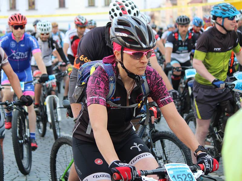 Author Král Šumavy MTB 2018 - Memoriál Františka Šraita: start závodu na 105 km na klatovském náměstí Míru