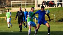 Fotbalisté FK Svéradice (na archivním snímku fotbalisté v zelených dresech) prohráli na závěr podzimní části sezony na půdě Losiné 1:4.