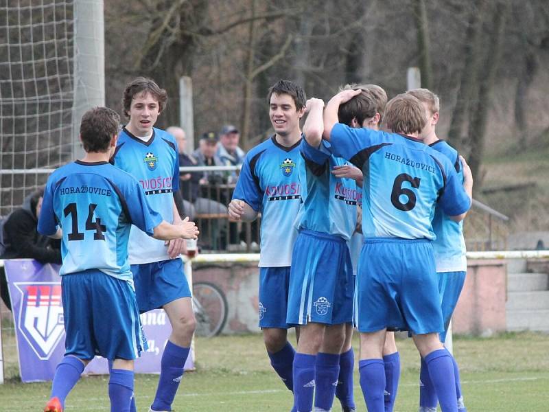 Krajský přebor mužů: Horažďovice (v modrém) - Stod 2:1.