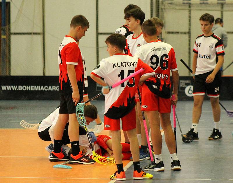 PG 2020 - B15: Sport Club Klatovy (bíločervení) - FBC Autel Český Těšín (bíločerné dresy).