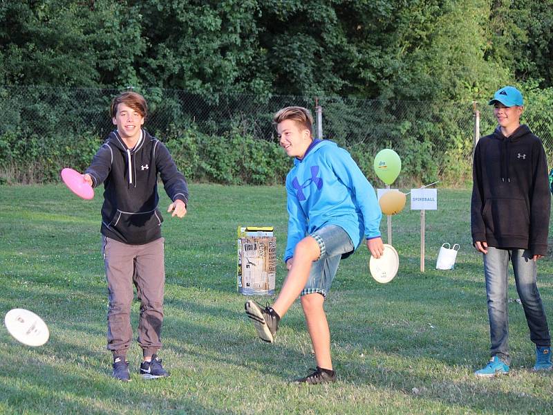 Během festivalu Open Air Lázně v Klatovech vystoupil zpěvák Ben Cristovao.