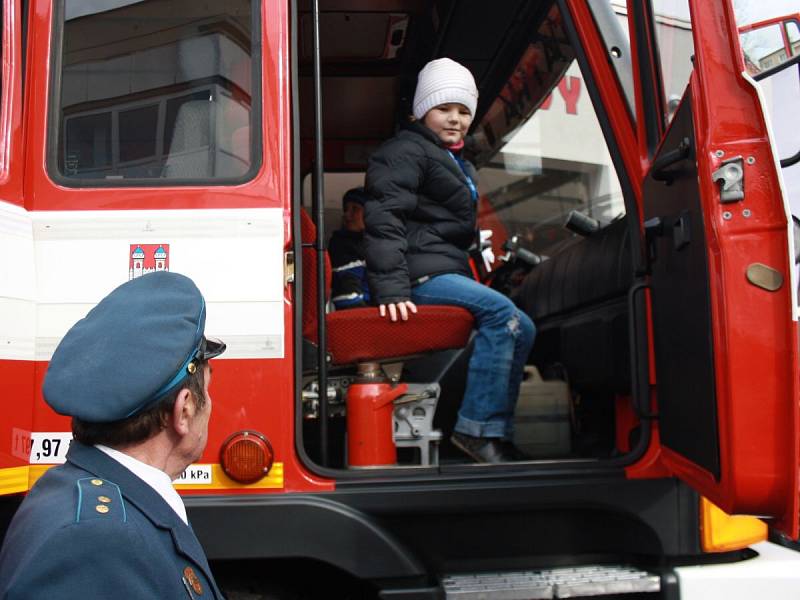 Klatovští dobrovolní hasiči pokřtili novou tatru