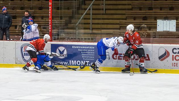 2. liga, skupina západ (nadstavba B, 3. kolo): SHC Klatovy (na snímku hráči v červených dresech) - HC Benátky nad Jizerou 5:4 po prodloužení.