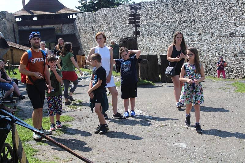 Dny Šumavského trojhradí na Velharticích, na Rabí a na Kašperku.