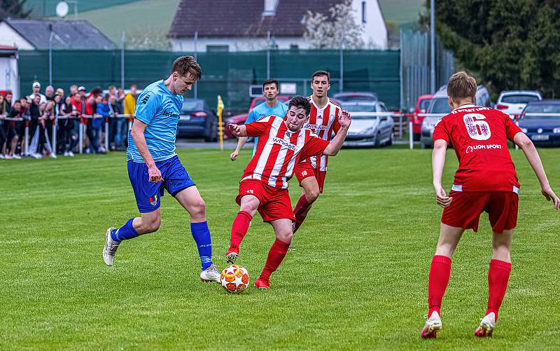 Fotbalisté TJ Sokol Mochtín po čtyřech porážkách zabrali, když ve víkendovému duelu 25. kola I. A třídy doma přehráli béčko divizních Rokycan.