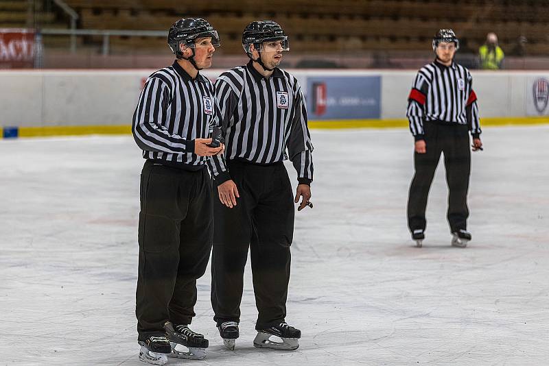 16. kolo západní konference 2. ligy: SHC Klatovy (na snímku hokejisté v červených dresech) - HC Benátky nad Jizerou 3:4.