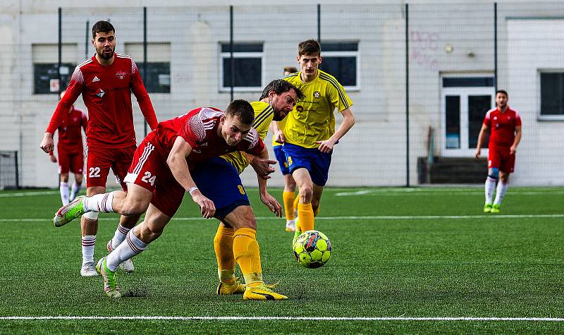 FORTUNA divize A (17. kolo): SK Petřín Plzeň - SENCO Doubravka (žlutí) 0:3.