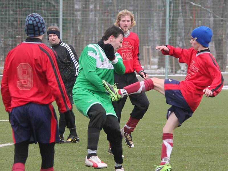 Zimní turnaj v Sušici: Mochtín (v červeném) - Strážov 3:0.