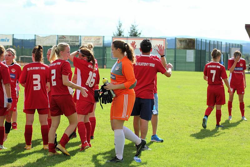 1. kolo divize C ženy: TJ Calofrig Borovany – SK Klatovy 1898 (na snímku fotbalistky v červených dresech) 2:7