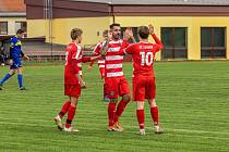 FC Švihov (fotbalisté v červenobílých dresech), archivní snímek.