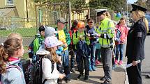 ŠKOLÁCI dostali od policistů nejen rady, ale i dárky.