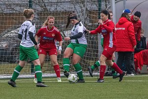 Zimní příprava 2024 (ženy): SK Klatovy 1898 (na snímku fotbalistky v červených dresech) - TSV Neudorf 4:0.