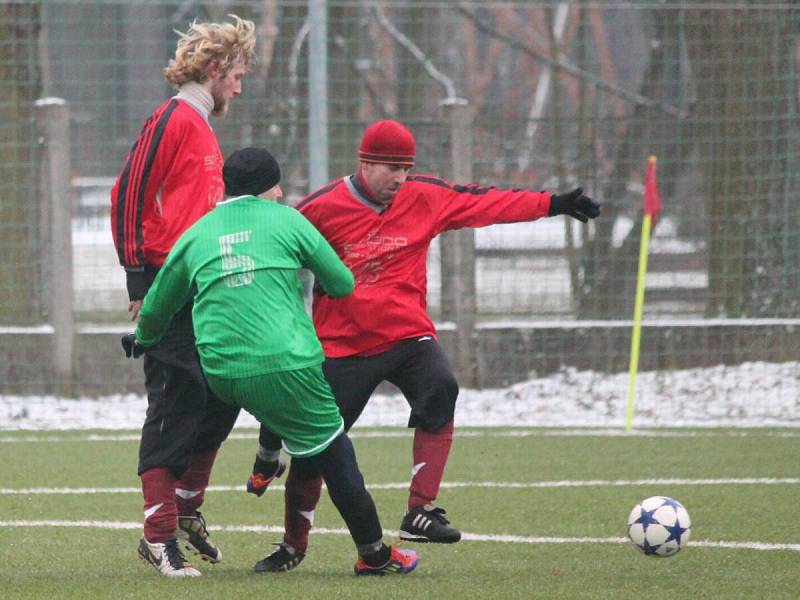 Zimní turnaj v Sušici: Mochtín (v červeném) - Strážov 3:0.