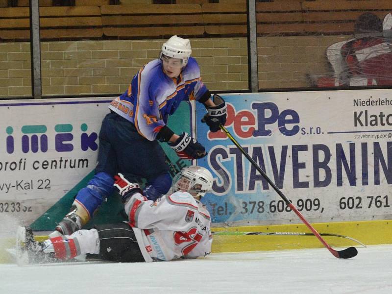 Liga juniorů: HC Klatovy (v bílém) - HC Klášterec 6:7 SN.