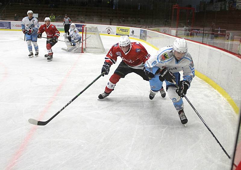 SHC Klatovy (červení) - HC Stadion Cheb 3:0.