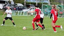 3. kolo České divize žen, skupina C: TJ Mokré - SK Klatovy 1898 (na snímku fotbalistky v červených dresech) 2:1 (1:0).