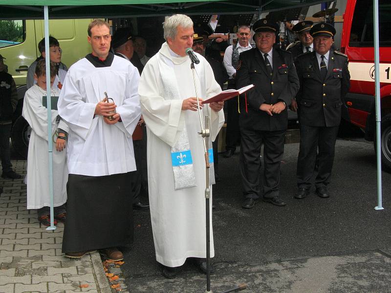 Hasiči ve Strážově se dočkali nového auta.