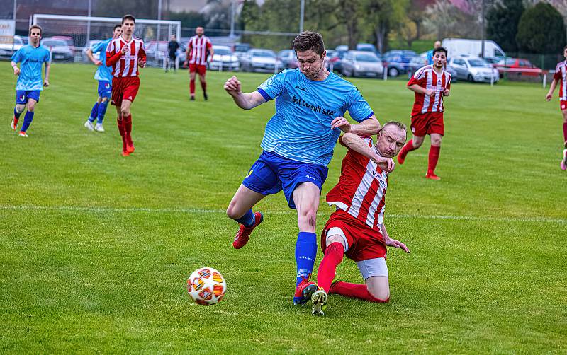 Fotbalisté TJ Sokol Mochtín po čtyřech porážkách zabrali, když ve víkendovému duelu 25. kola I. A třídy doma přehráli béčko divizních Rokycan.