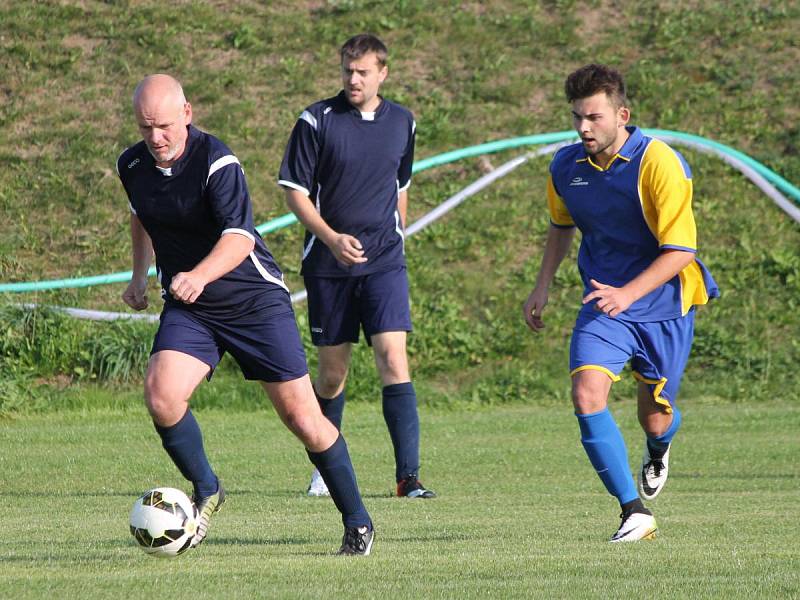 IV. třída 2016/2017: Ježovy (modrožluté dresy) - Křenice 6:1