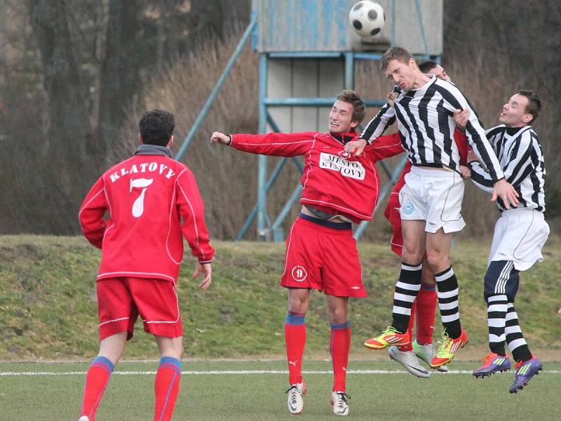 Zimní turnaj v Sušici: Klatovy (v červeném) - Nýrsko 5:0.