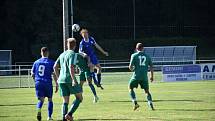 Fotbalisté TJ Sušice (na archivním snímku hráči v modrých dresech) deklasovali na domácím trávníku Bělou nad Radbuzou 6:2.