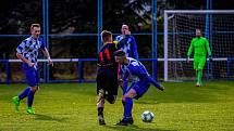 Fotbalisté FK Okula Nýrsko (na archivním snímku hráči v modrobílých dresech) skončili v letošní sezoně krajského přeboru na druhém místě.