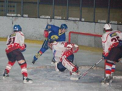 Přestože páteční utkání kvalifikace o postup do ligy juniorů  na ledě v Klatovech nemělo vítěze, spokojenější  po remíze 3:3 byli hosté z Chocně.