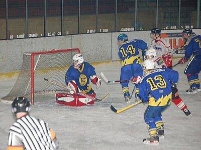 Přestože páteční utkání kvalifikace o postup do ligy juniorů  na ledě v Klatovech nemělo vítěze, spokojenější  po remíze 3:3 byli hosté z Chocně.