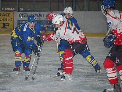 Přestože páteční utkání kvalifikace o postup do ligy juniorů  na ledě v Klatovech nemělo vítěze, spokojenější  po remíze 3:3 byli hosté z Chocně.