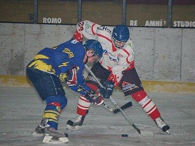 Přestože páteční utkání kvalifikace o postup do ligy juniorů  na ledě v Klatovech nemělo vítěze, spokojenější  po remíze 3:3 byli hosté z Chocně.