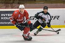Hokejisté Klatov (v červeném) prohráli v Příbrami 1:7. V sobotu ale chtějí soupeři všechno oplatit.