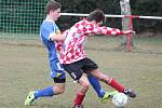 Krajský přebor mužů: Luby (v červeném) - Klatovy 0:3.