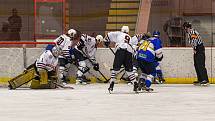 2. liga, skupina Západ (3. kolo): SHC Klatovy (na snímku hokejisté v bílých dresech) - HC Řisuty 6:3 (3:0, 1:1, 2:3).